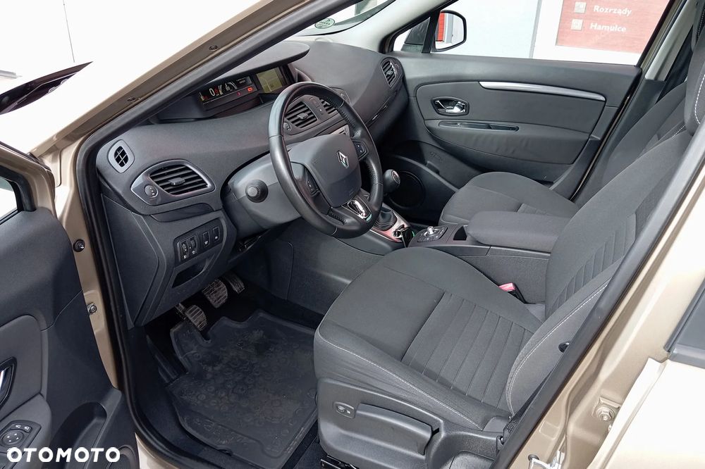 Renault Grand Scenic - 21