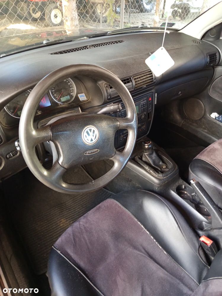 Volkswagen Passat 1.9 TDI Comfortline - 1