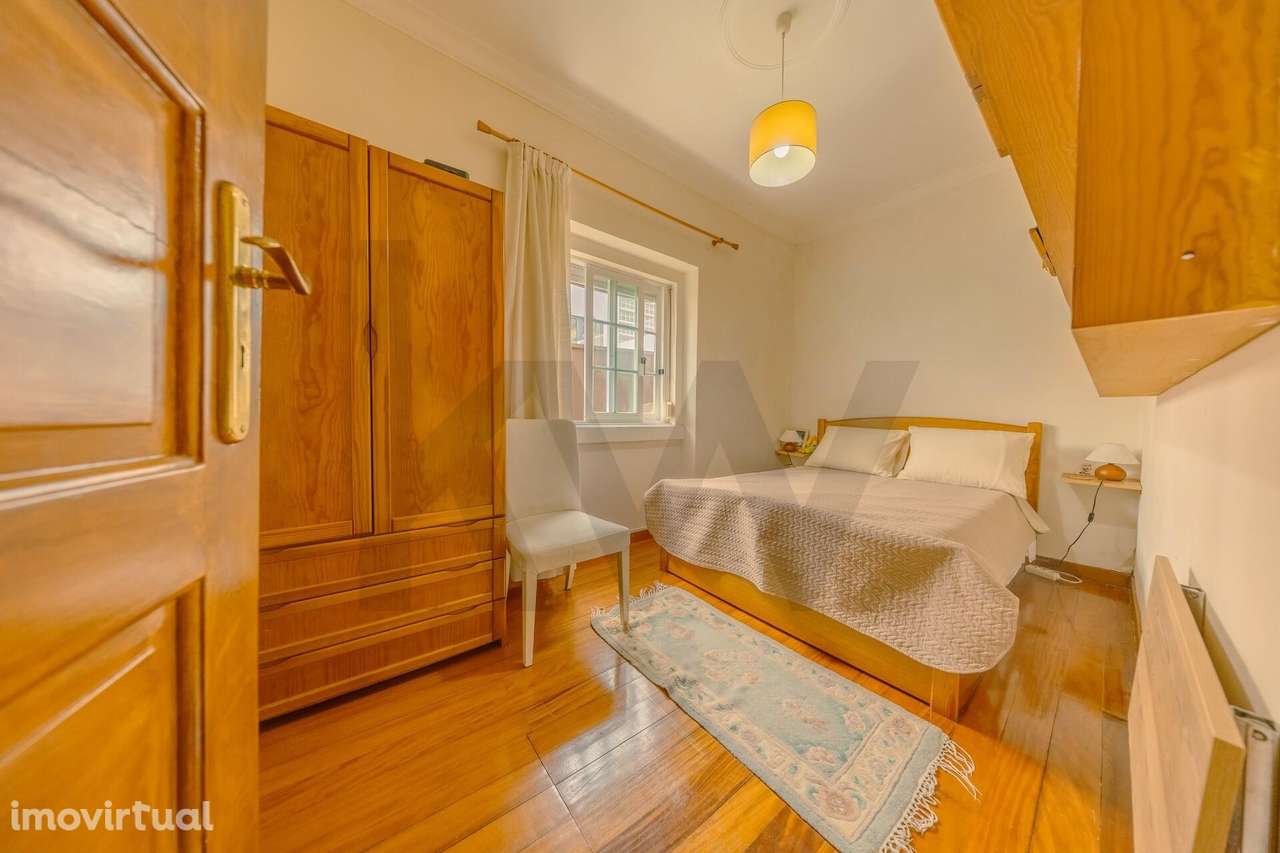 Prédio com 5 apartamentos e 1 loja a 200m da Praia na Costa da Caparic - Grande imagem: 5/40