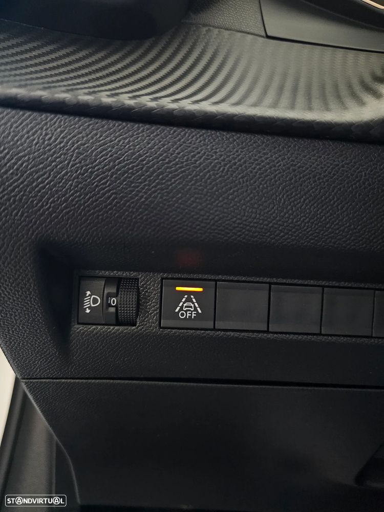 Peugeot e-208 Active - 28