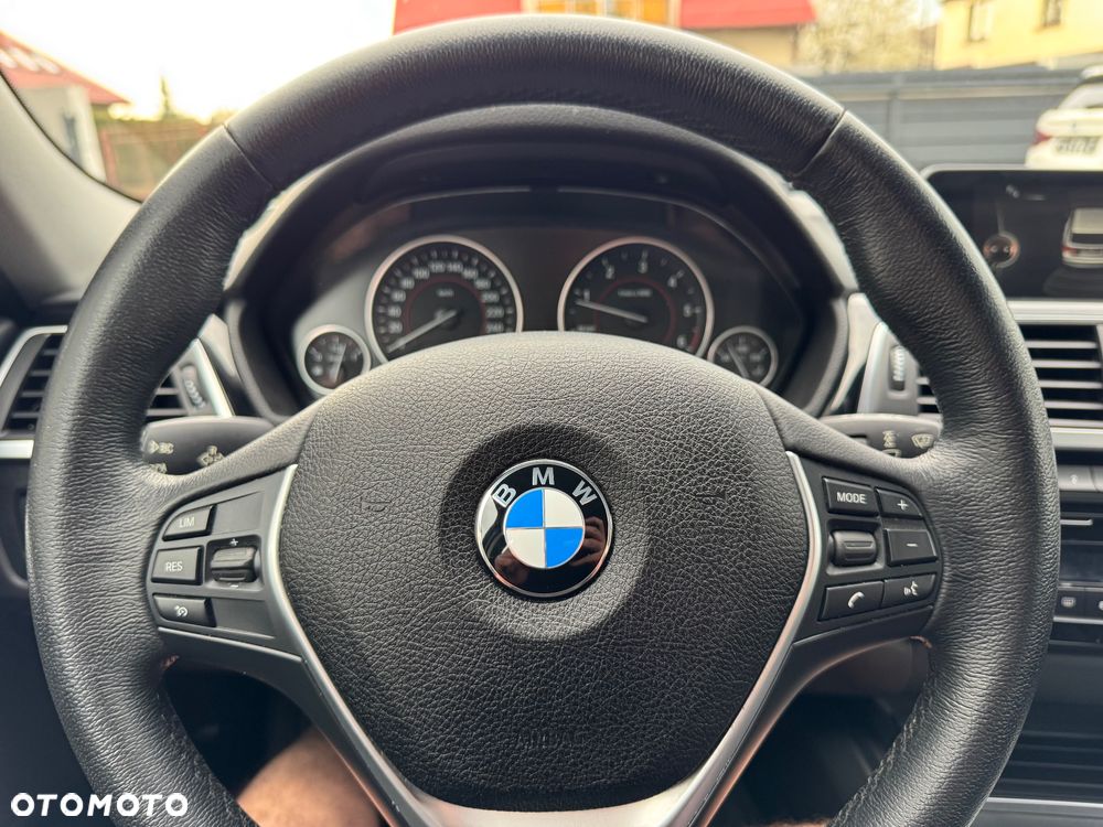 BMW Seria 3 320d xDrive Edition M Sport Shadow - 27