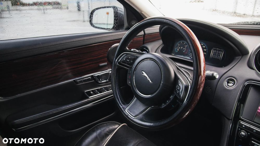 Jaguar XJ 3.0 T AWD R-Sport - 17