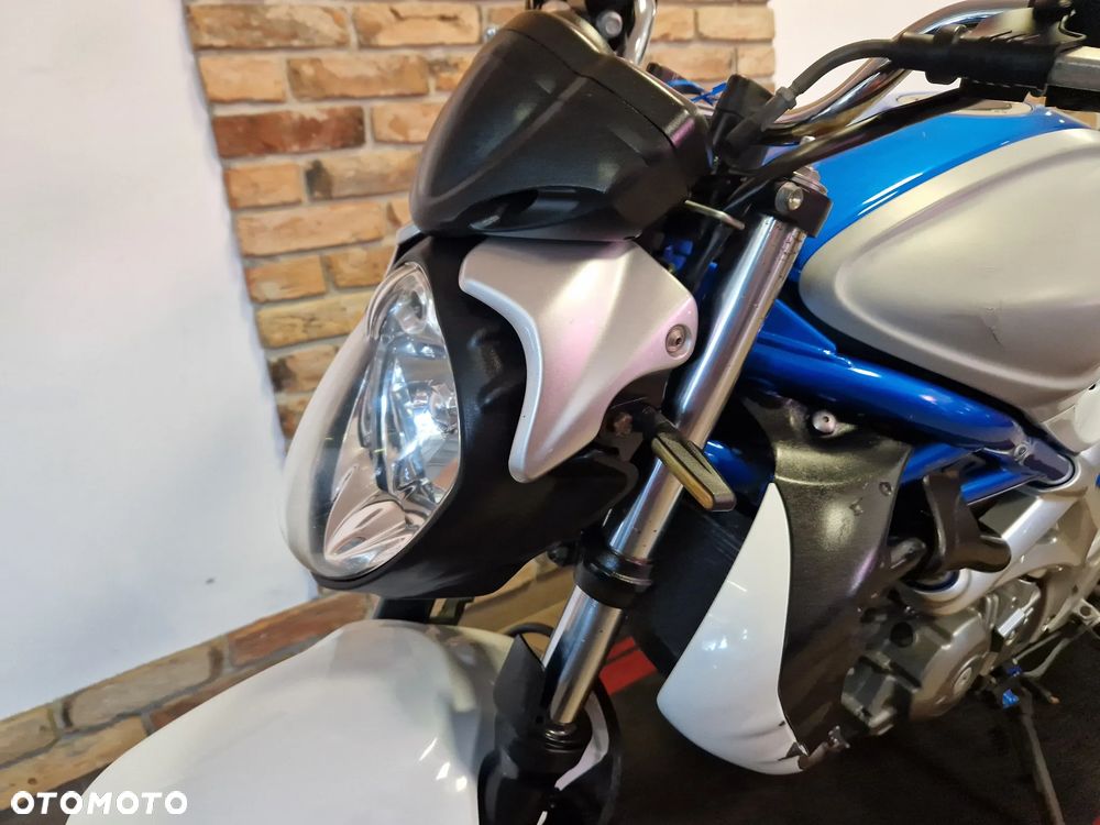 Suzuki Gladius - 18