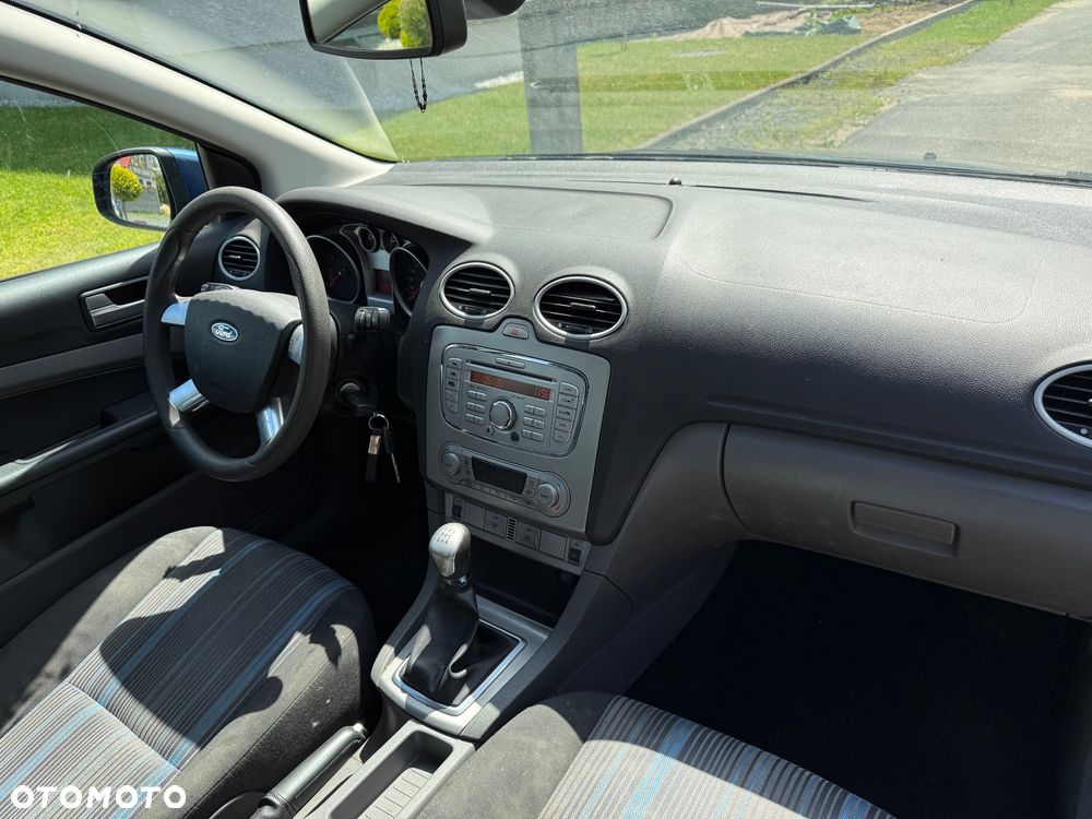 Ford Focus 1.6 16V Style+ - 10