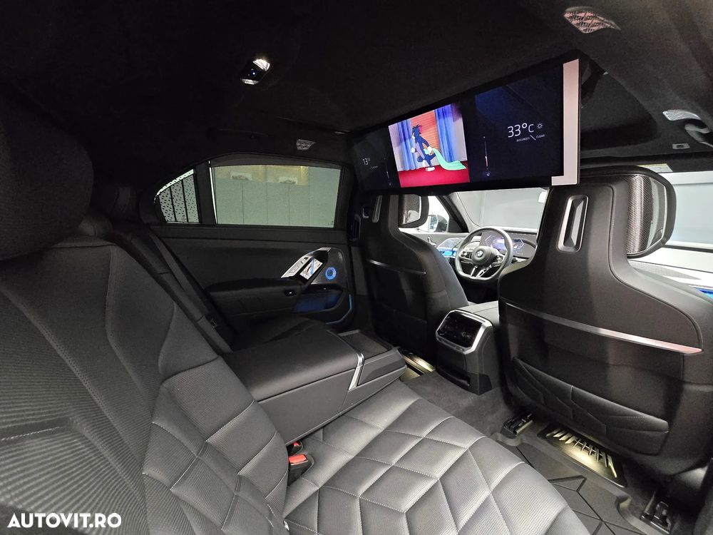 BMW Seria 7 740d xDrive MHEV - 19