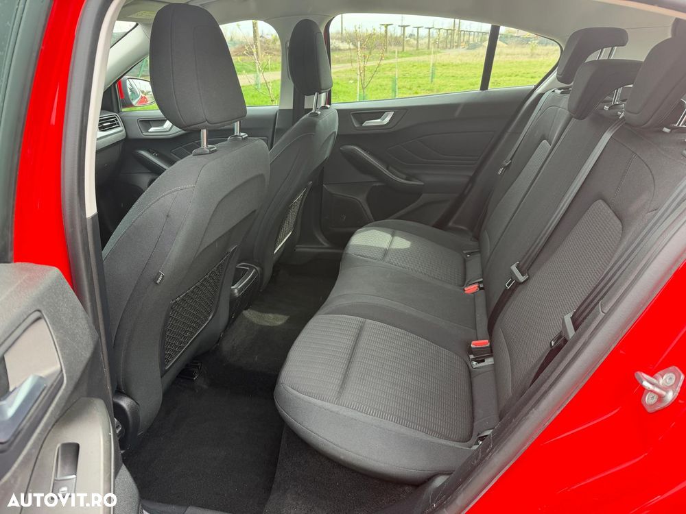 Ford Focus - 8