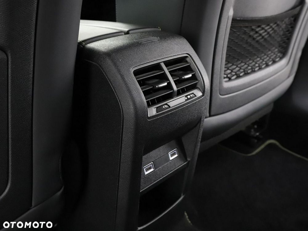 Peugeot 408 1.6 Plug-In Hybrid 225 GT EAT8 - 41