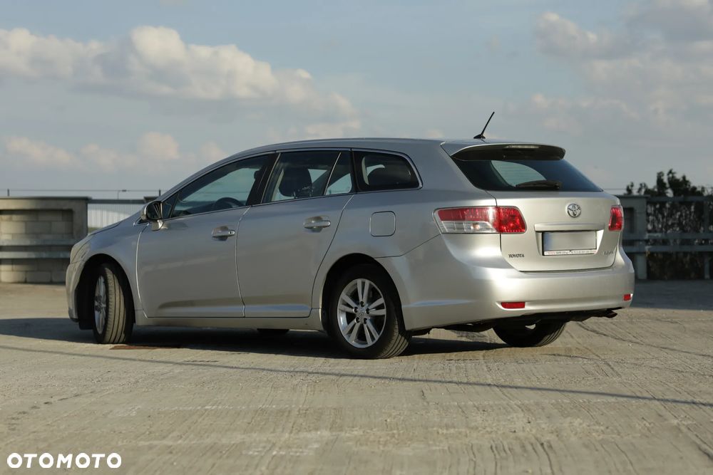 Toyota Avensis 2.0 D-4D Luna - 5