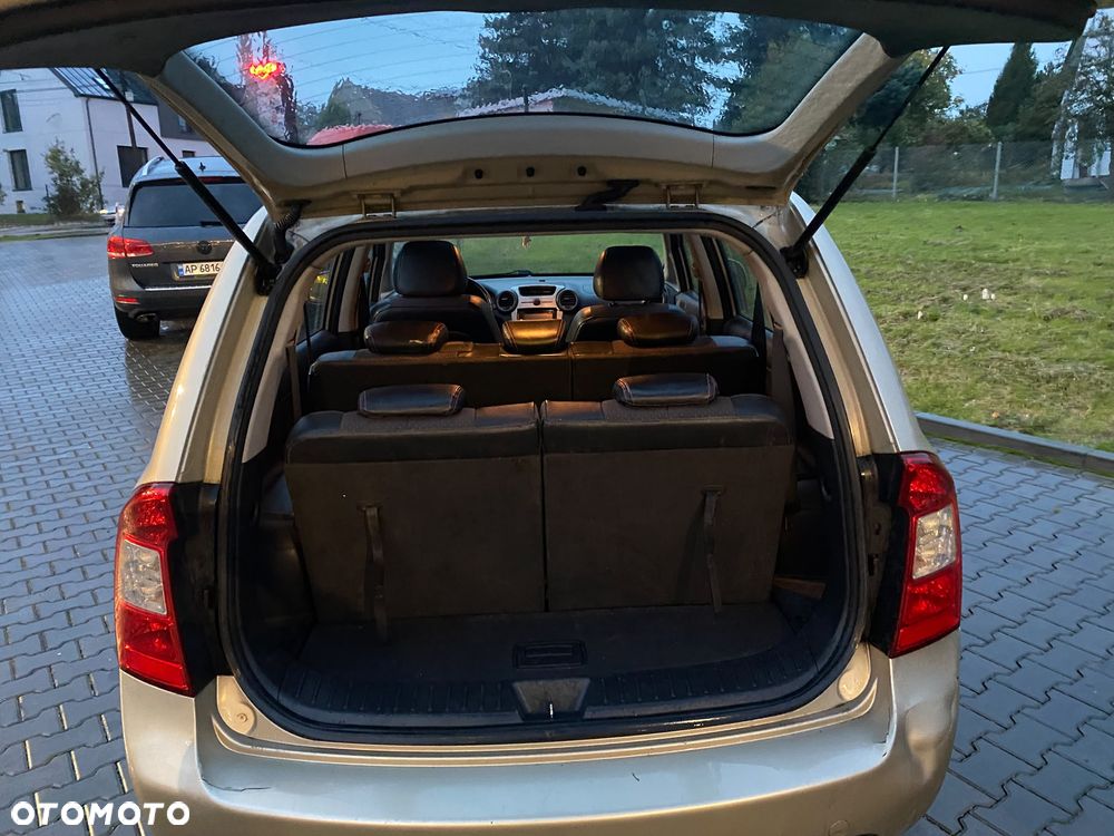 Kia Carens - 9