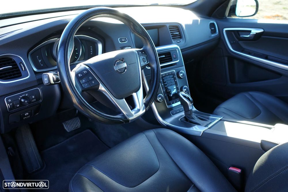 Volvo V60 D6 Plug-In-Hybrid AWD Geartronic Summum - 9