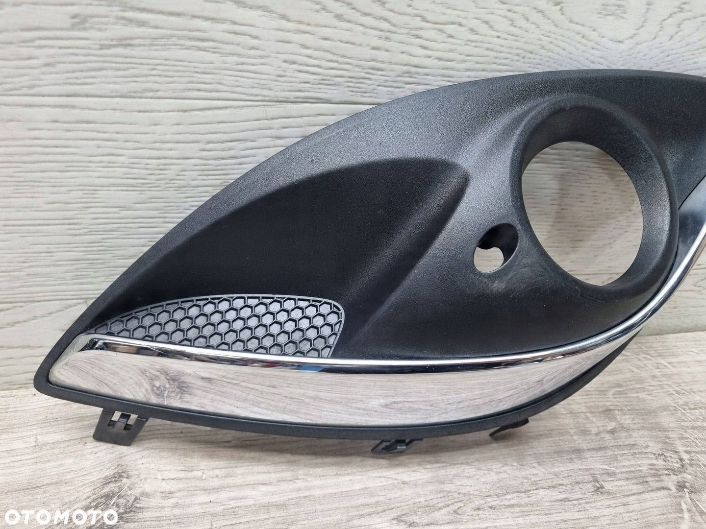 Opel Corsa D 2012 Przód strona prawa Krata halogenu - 2