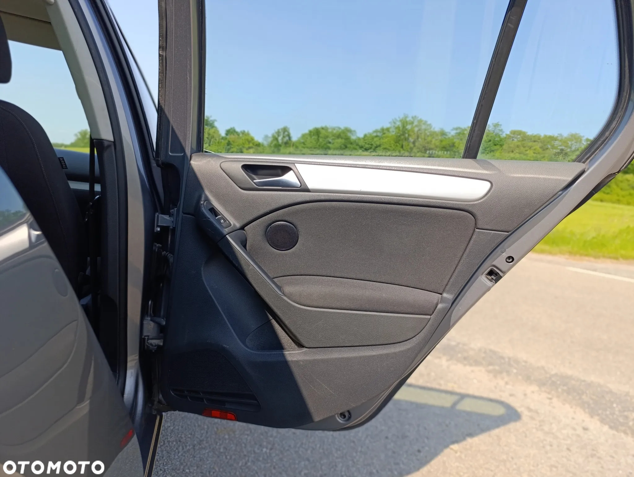 Volkswagen Golf VI 1.6 TDI Comfortline - 23