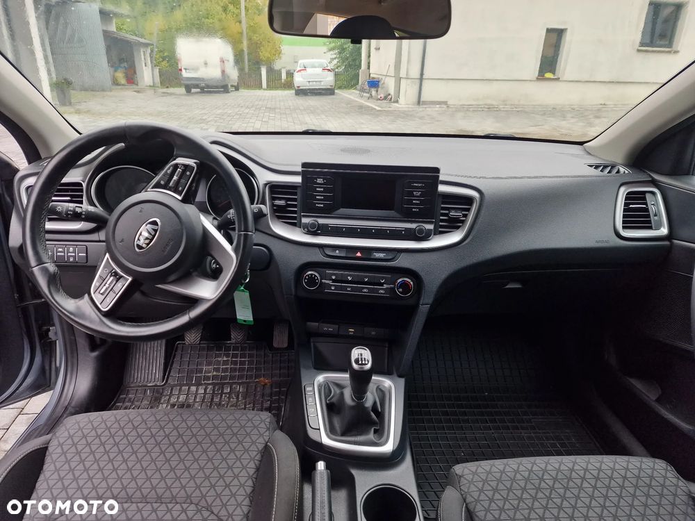 Kia Ceed - 11