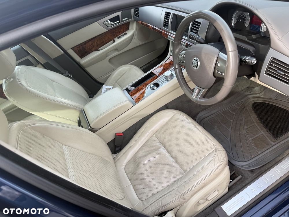 Jaguar XF 3.0 V6 Portfolio - 12