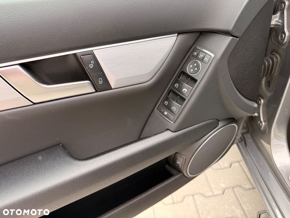 Mercedes-Benz Klasa C 250 (BlueEFFICIENCY) 7G-TRONIC Avantgarde - 31