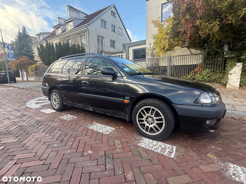 Toyota Avensis 2.0 Sol - 14