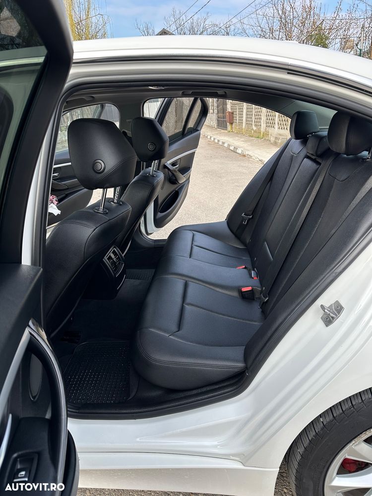 BMW Seria 3 320i xDrive AT - 13