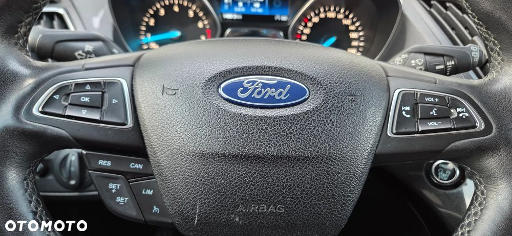 Ford Kuga 1.5 EcoBoost 2x4 Titanium - 24