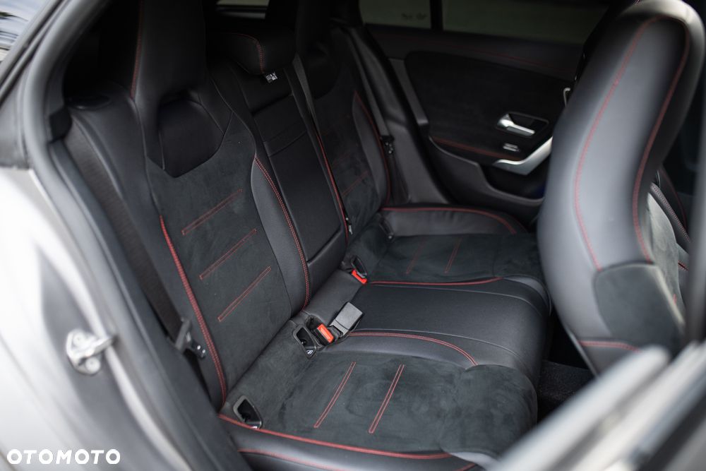 Mercedes-Benz CLA AMG 45 S 4-Matic 8G-DCT - 30
