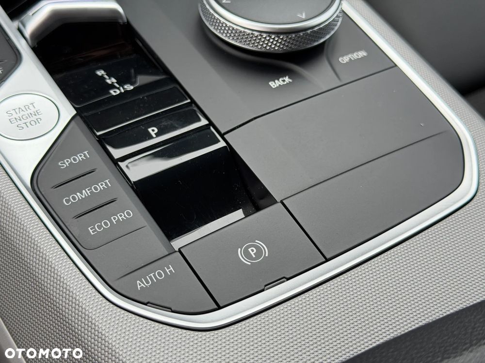 BMW Seria 3 318i M Sport - 26