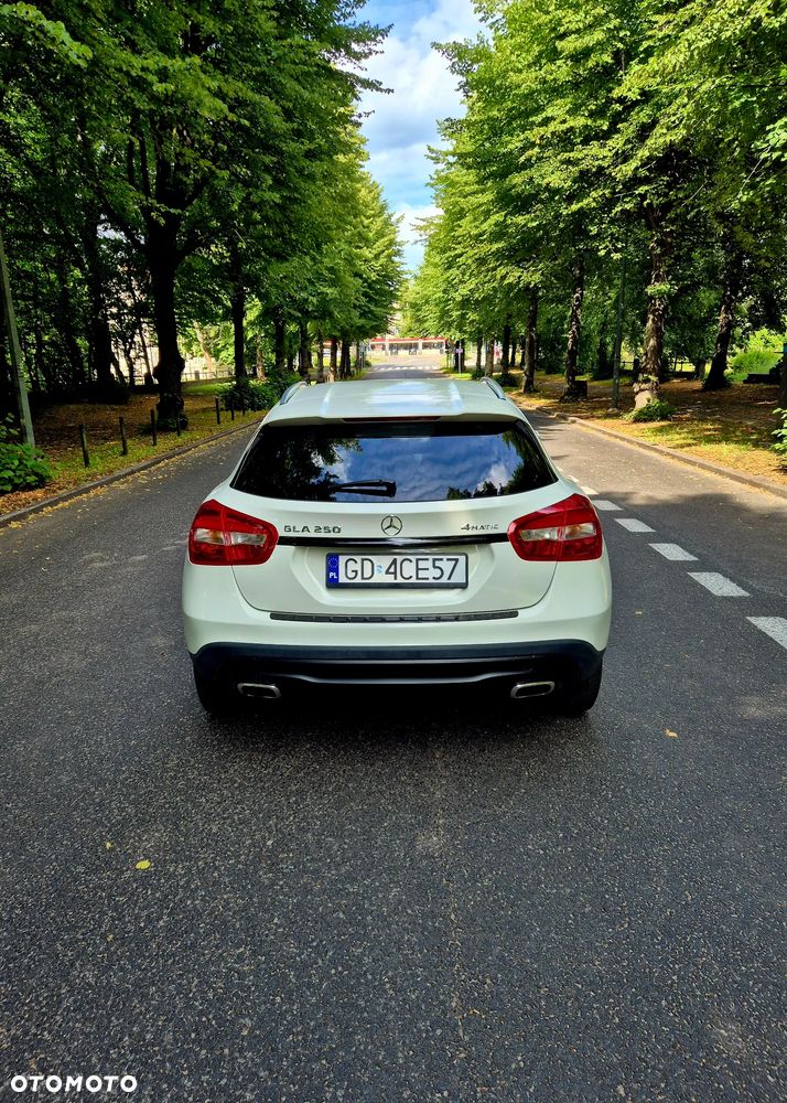 Mercedes-Benz GLA 250 4Matic 7G-DCT - 7