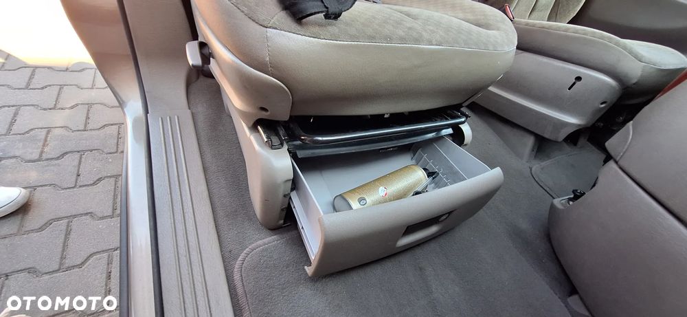 Chrysler Grand Voyager 2.8 CRD LX - 18