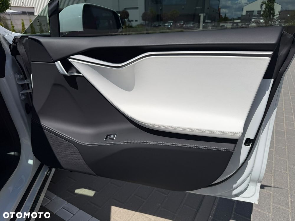 Tesla Model S - 18