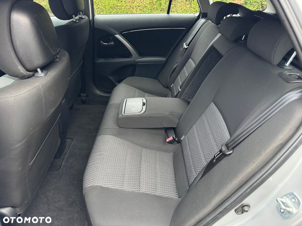Toyota Avensis Touring Sports 1.8 Multidrive S Business Edition - 13