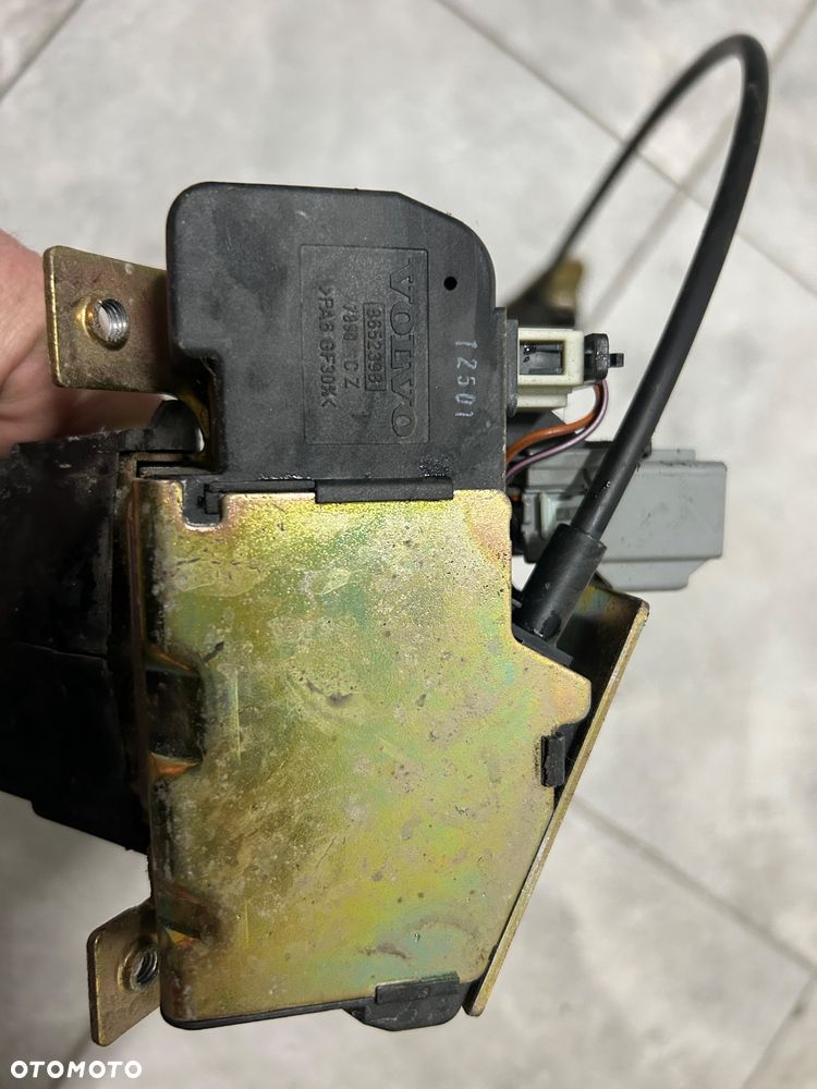ZAMEK KLAPY TYŁ 8652398 VOLVO s80 S60 I SEDAN 3PIN 00-04 - 4