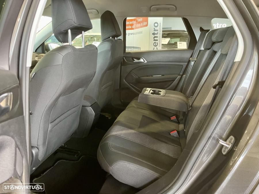Peugeot 308 SW 1.2 PureTech Allure Pack EAT8 — fotografia 26