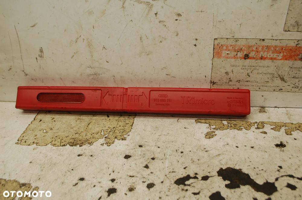 TRÓJKĄT OSTRZEGAWCZY 8T0860251 AUDI A4 B8 A5 - 1