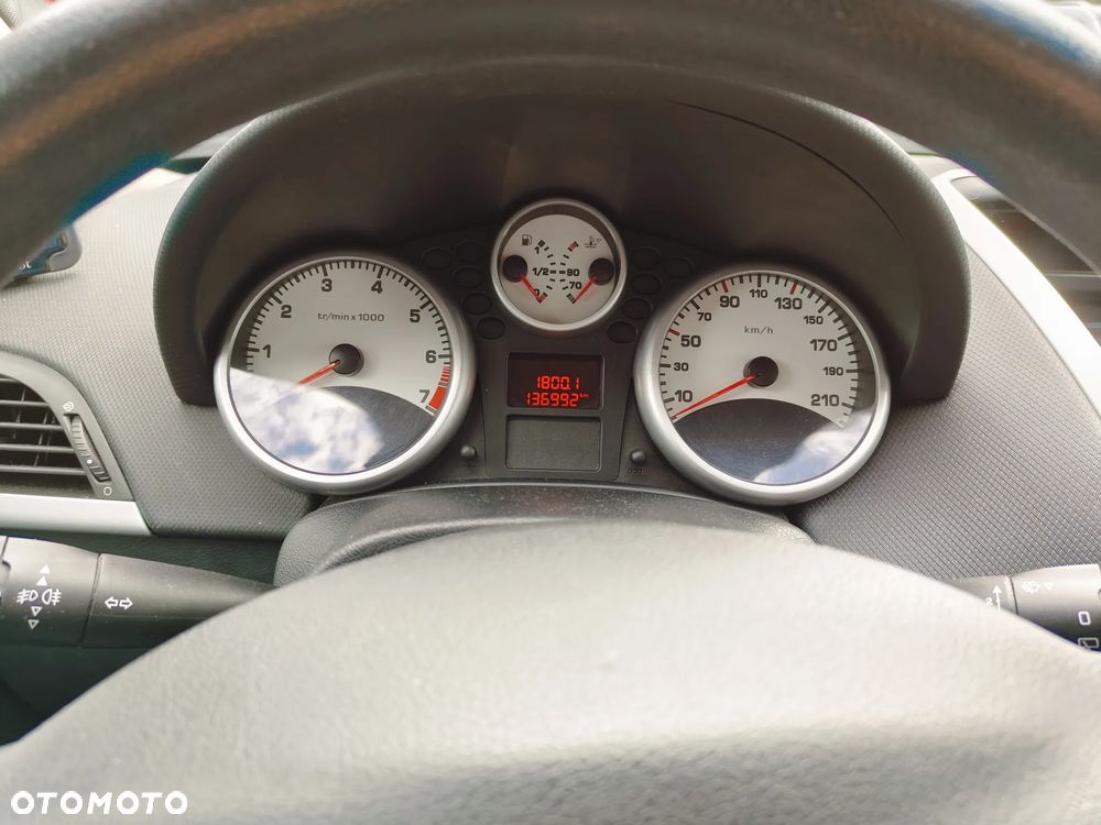 Peugeot 207 - 22