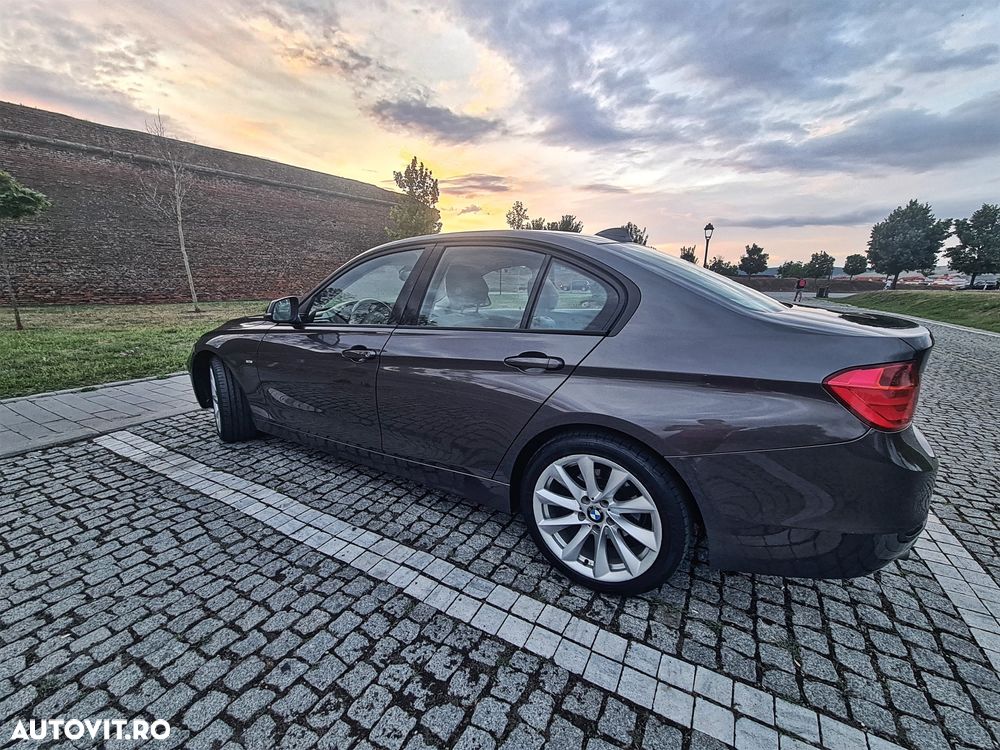 BMW Seria 3 320d - 4