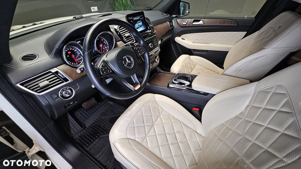Mercedes-Benz GLS - 13