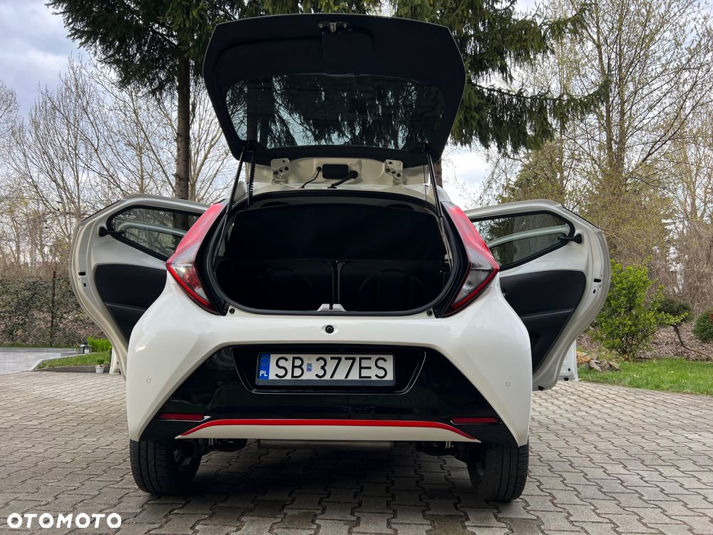 Toyota Aygo x.shift x-play connect - 13