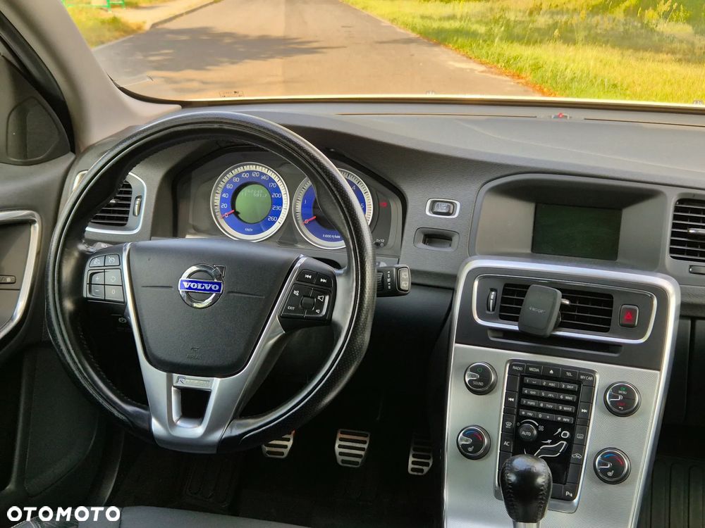Volvo V60 D3 R-Design - 22