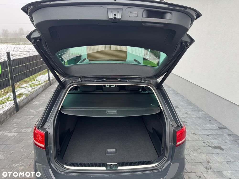 Volkswagen Passat Variant 2.0 TDI SCR DSG 4Motion Elegance - 18