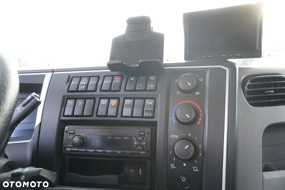 Renault C320 P4x2 E6 / HDS Fassi 5,6 t / Zasięg 8 m / Platforma 15 EPAL - 23