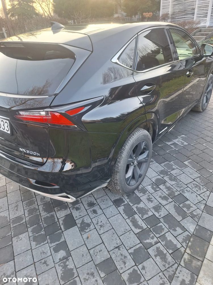 Lexus NX 300h Prestige AWD - 24