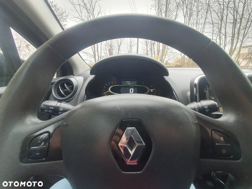 Renault Clio 1.2 16V 75 Life - 12