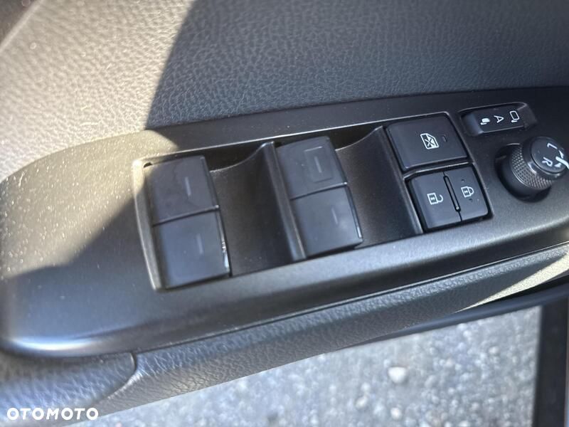 Toyota Camry 2.5 Hybrid Comfort CVT - 12