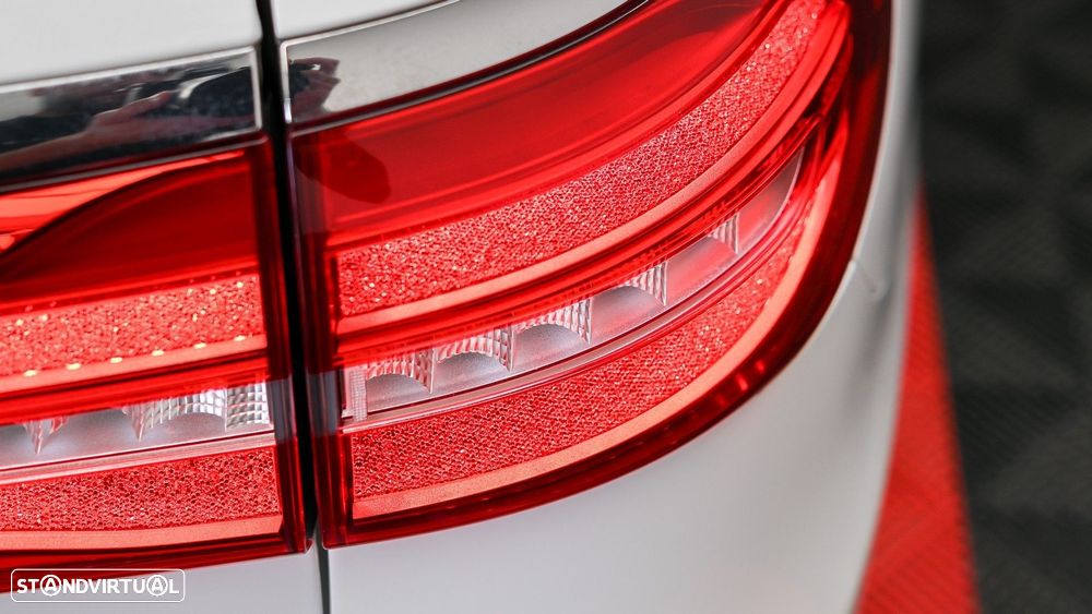 Mercedes-Benz E 300 de 4Matic T 9G-TRONIC Avantgarde - 29