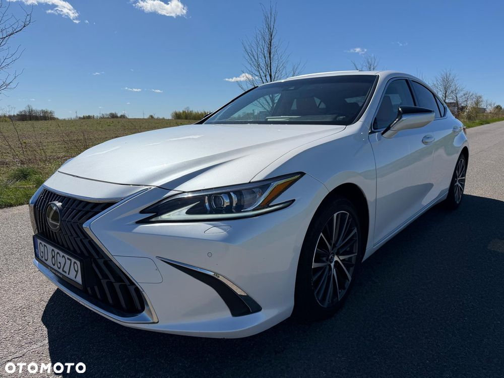 Lexus ES 300h Business Edition - 1