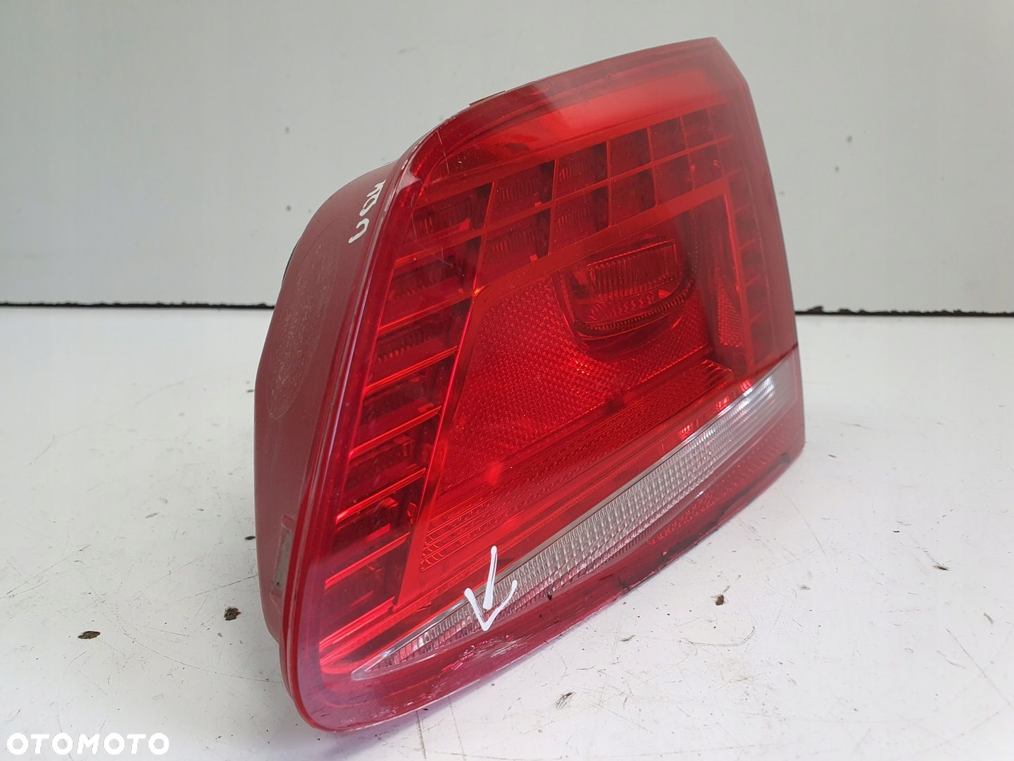 VW Passat B7 sedan 10-14 TYLNA LAMPA PRAWA W KLAPE prawy tył pasażera LED - 2
