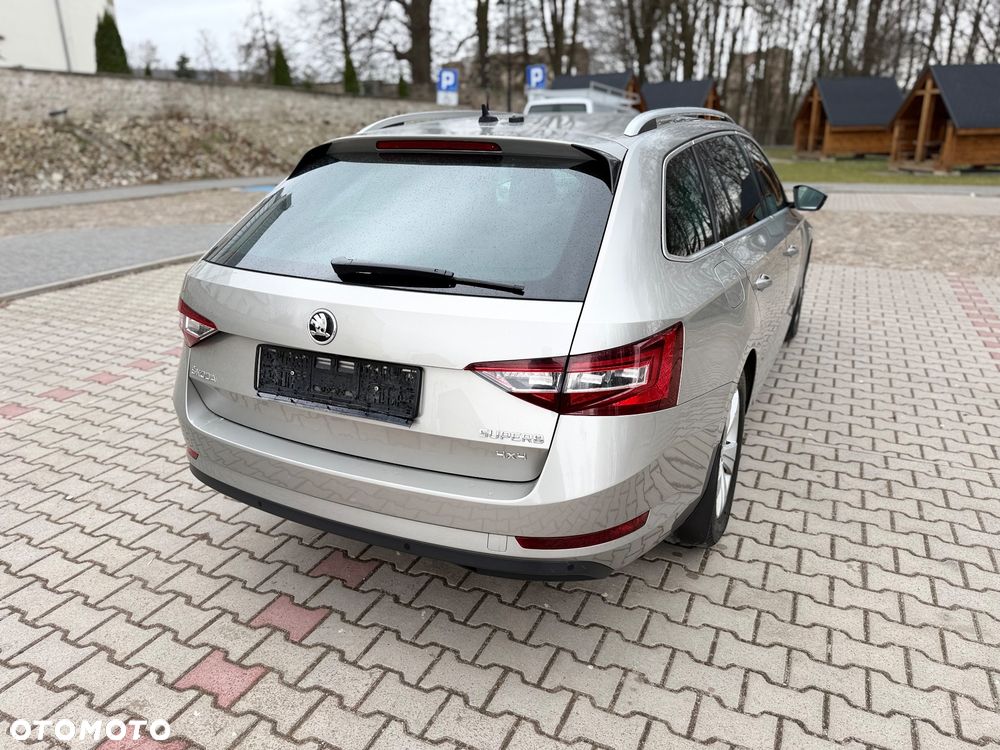 Skoda Superb 2.0 TDI 4x4 DSG Premium Edition - 29