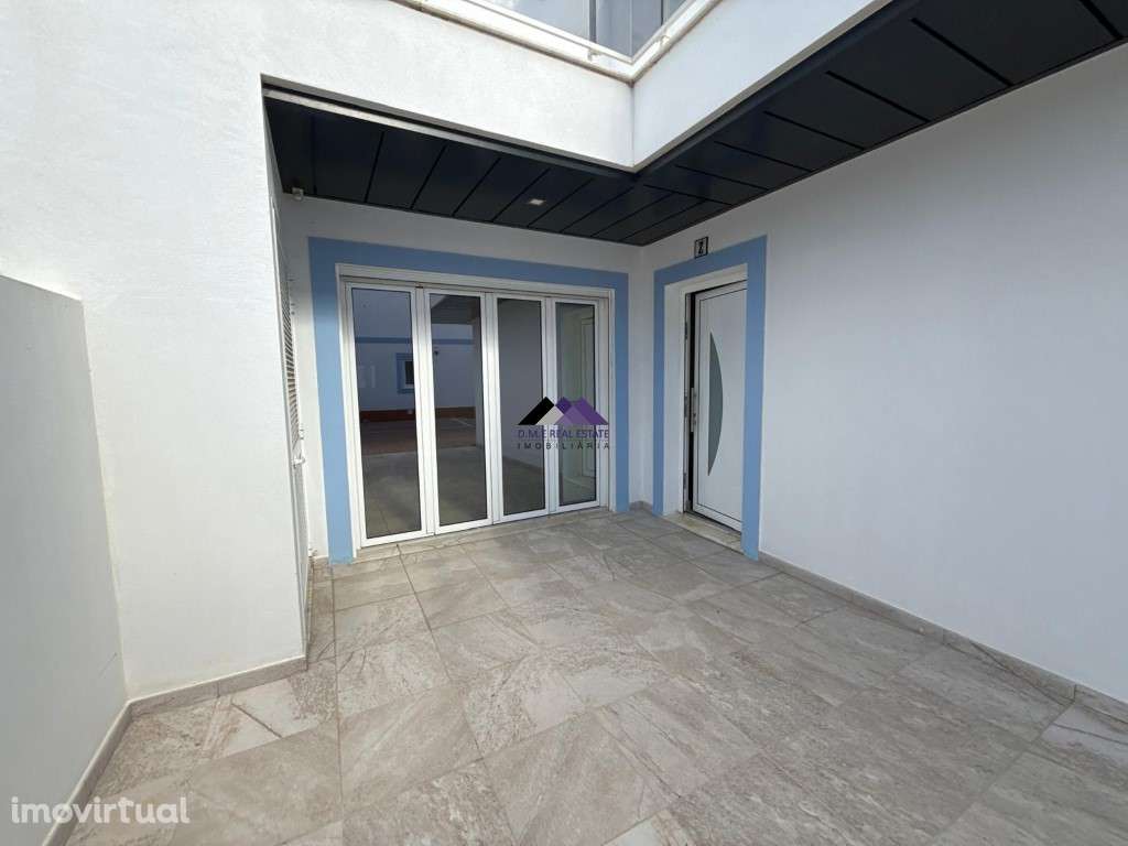 Moradia T0+4 com Garagem e Acesso Direto à Praia - Manta Rota - Grande imagem: 2/59