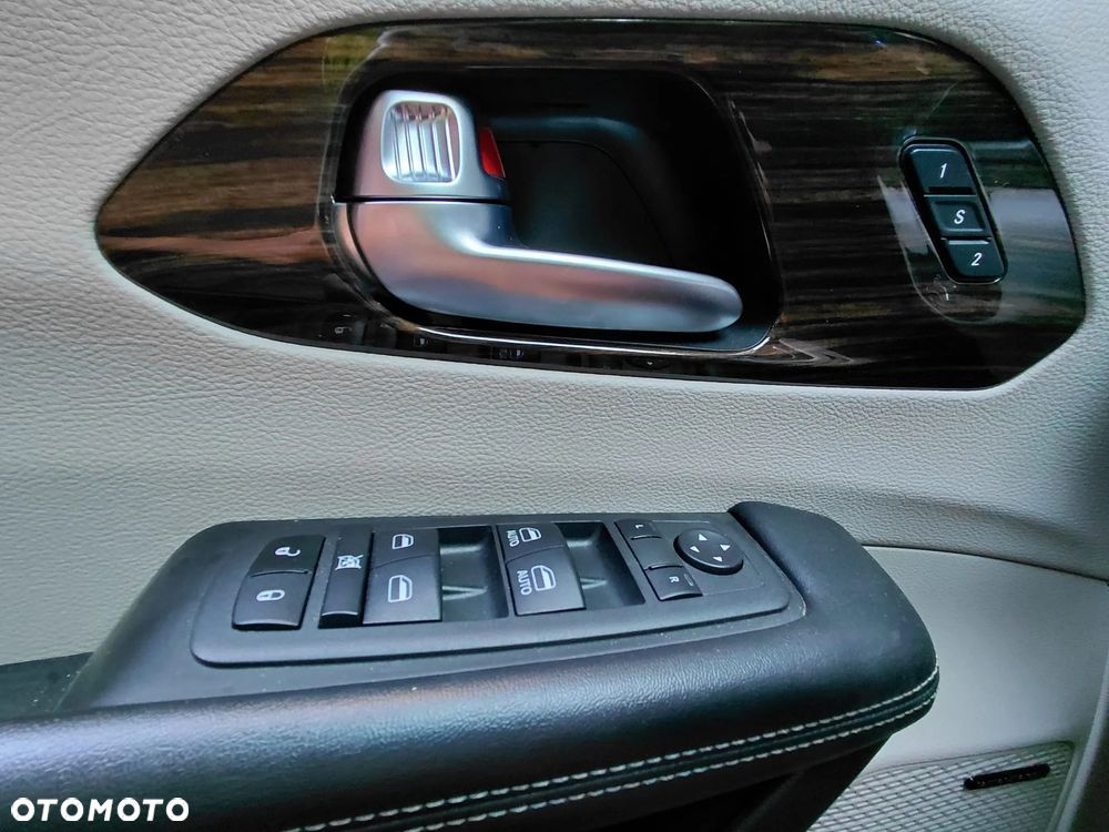 Chrysler Pacifica - 16