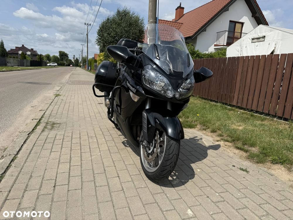 Kawasaki GTR - 12
