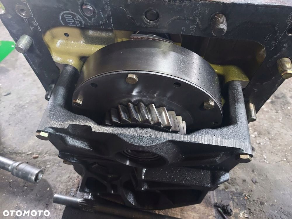 WOM TYŁ WAŁEK ODBIORU MOCY L115171 L153497 JOHN DEERE 6420 2002r - 3