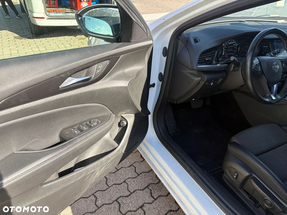 Opel Insignia - 12